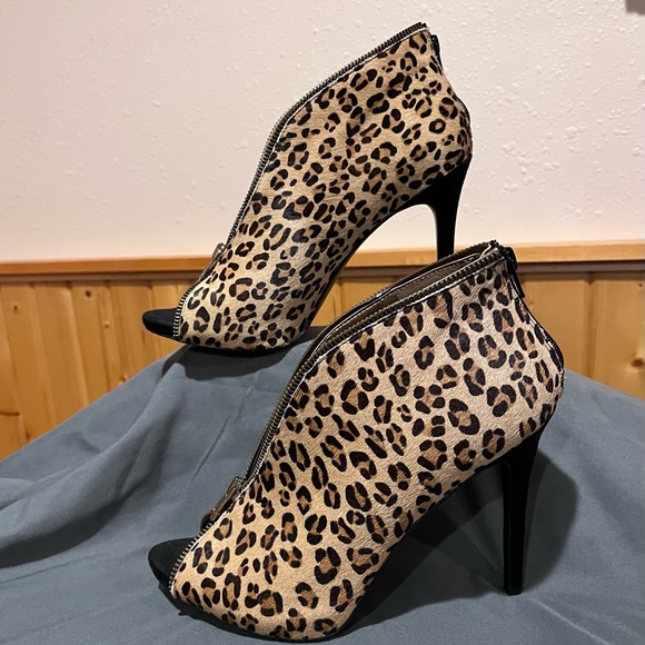 Carlos by Carlos Santana Shoes - Carlos leopard print stiletto booties Mobwife 🔥